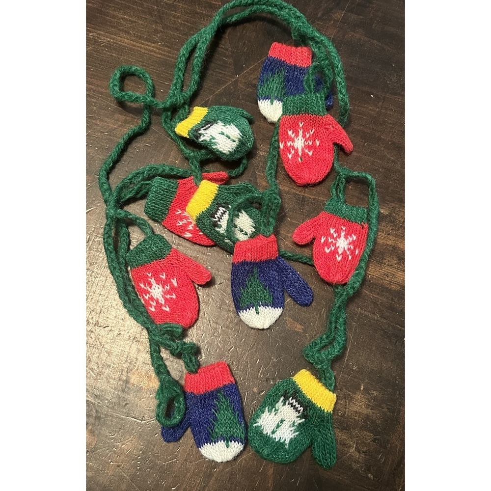 Cute Green Yarn Bread w Knit Red White Green & Yellow Mittens Christmas Tree Gar